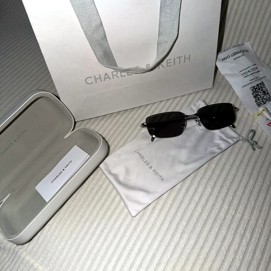 Солнечные очки Charles&Keith, новые