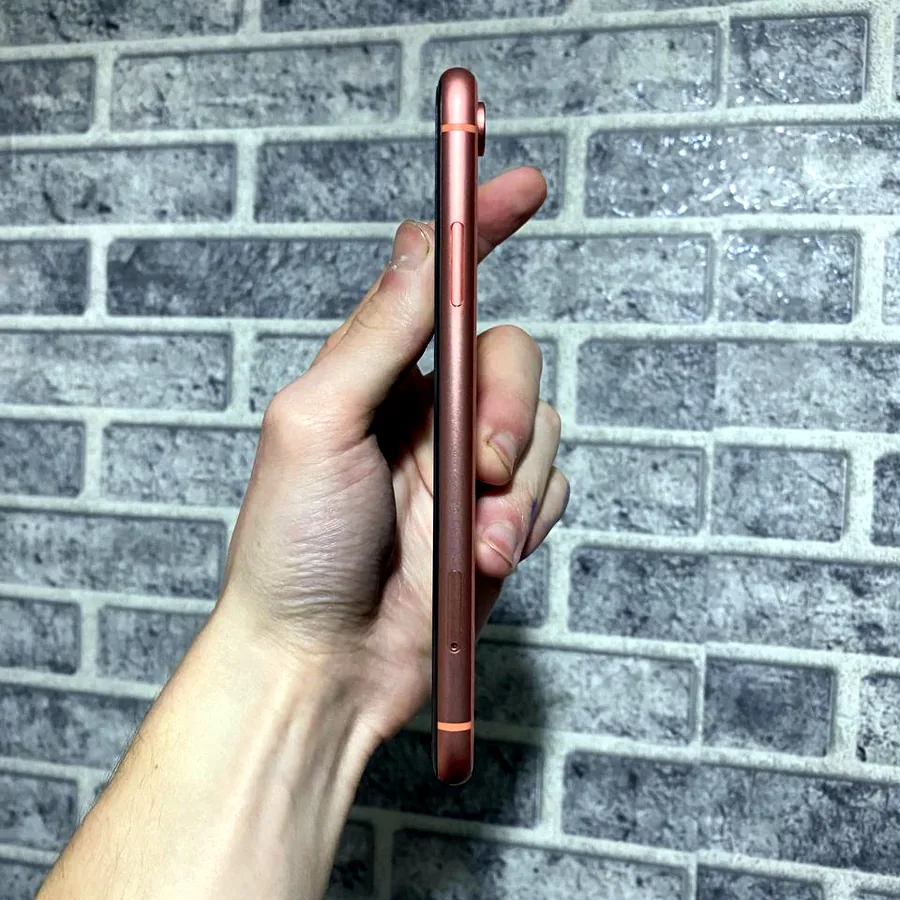 iPhone XR коралловый, 81% батареи