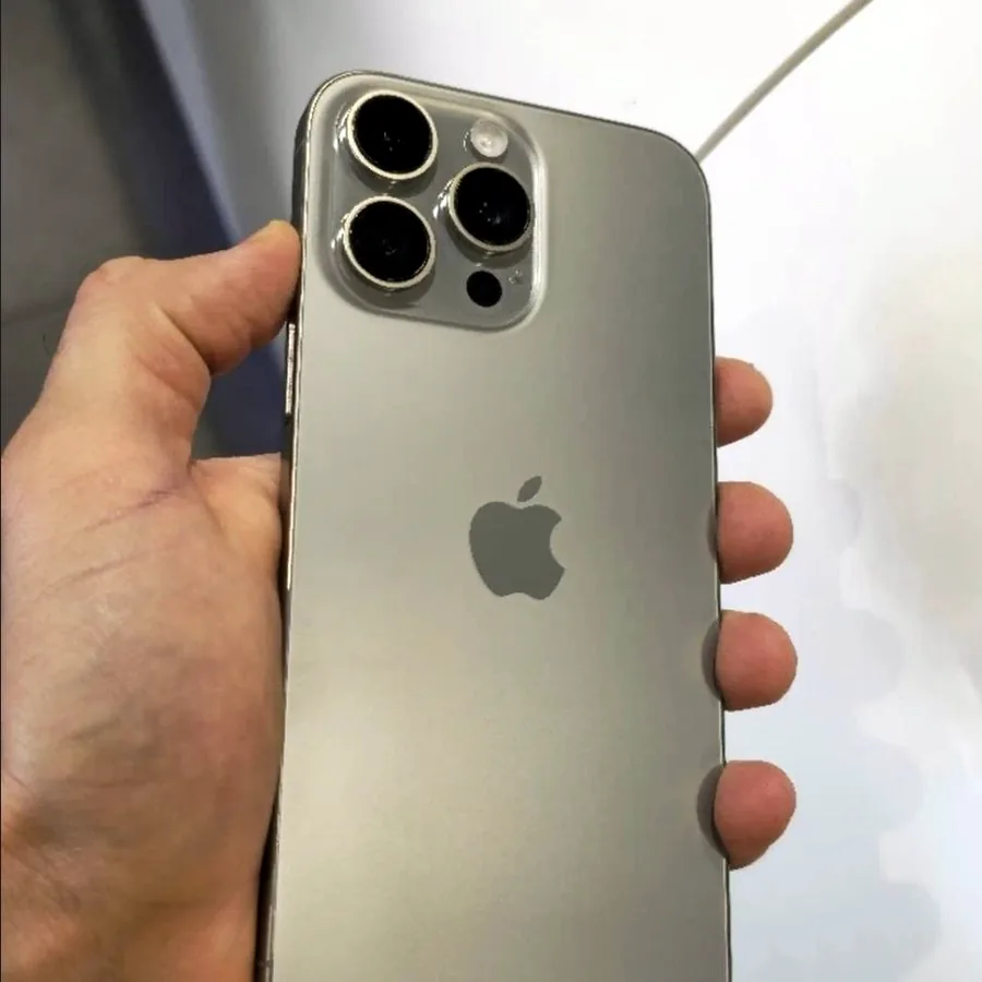 iPhone XR в корпусе iPhone 15/16/17 Pro