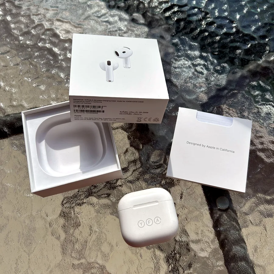 Apple AirPods 4 с активным шумоподавлением