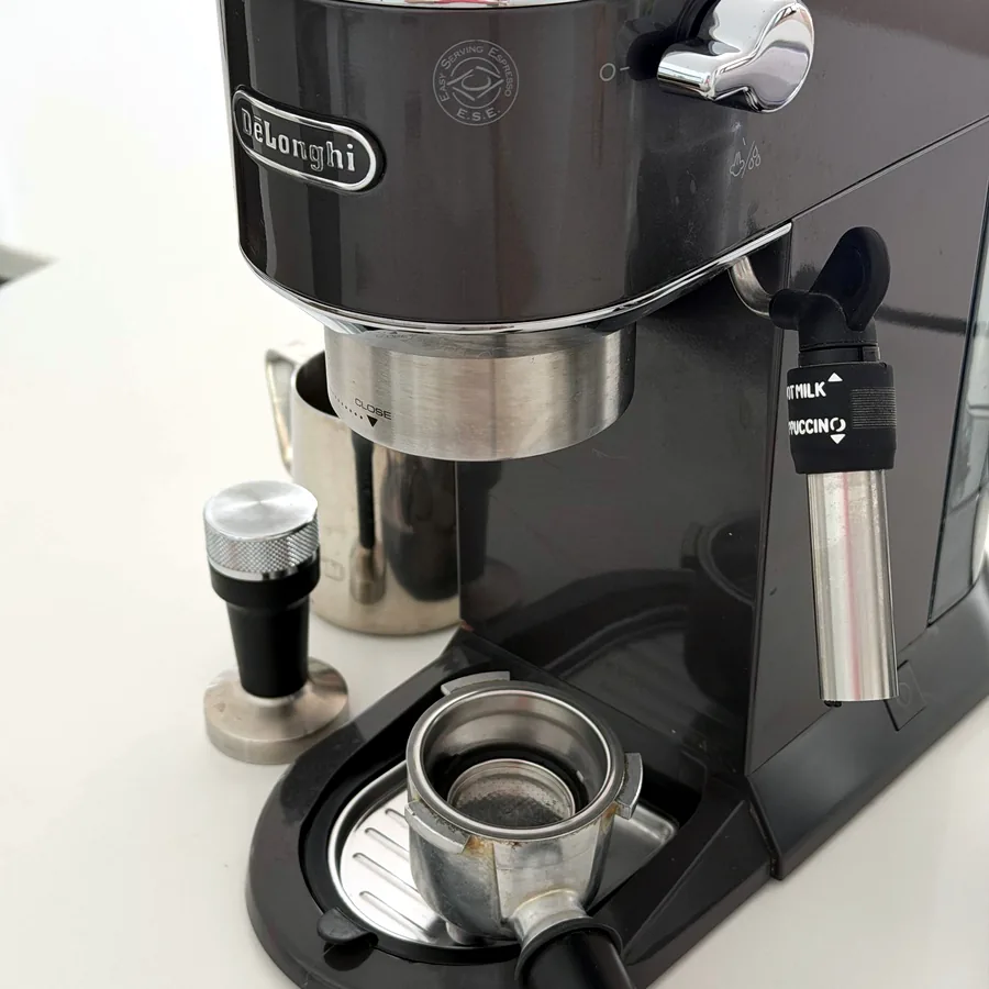 Кофеварка De'Longhi Dedica с кофемолкой
