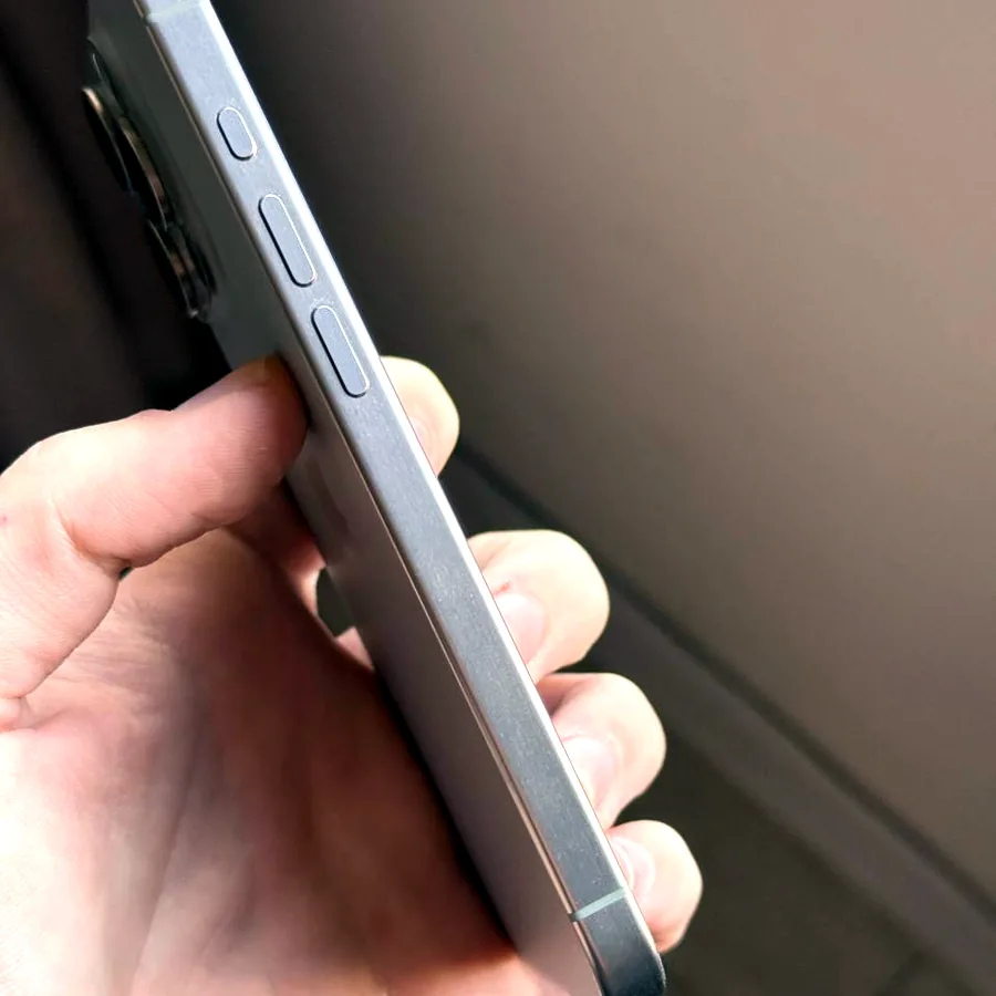 iPhone 15 Pro, 512 ГБ, состояние отличное