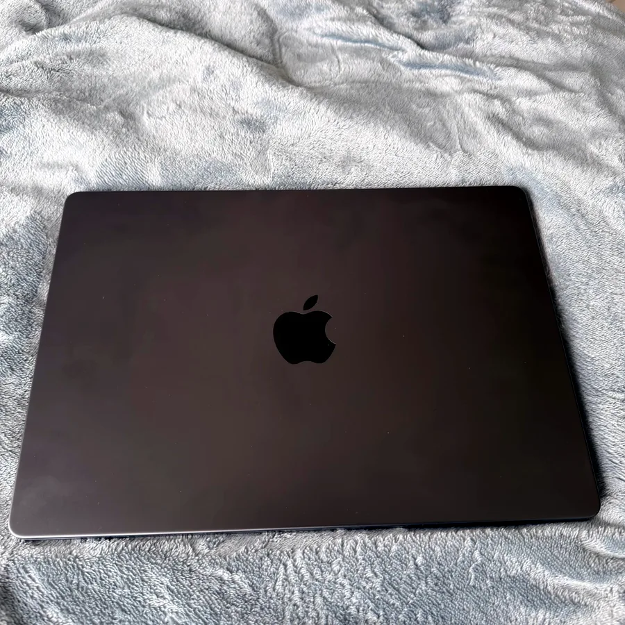 MacBook Pro 14 M5 16/512, идеальное состояние