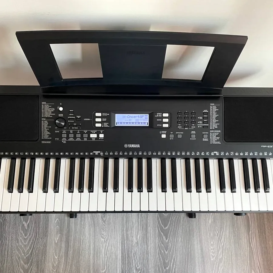 Синтезатор Yamaha PSR-E373 с аксессуарами