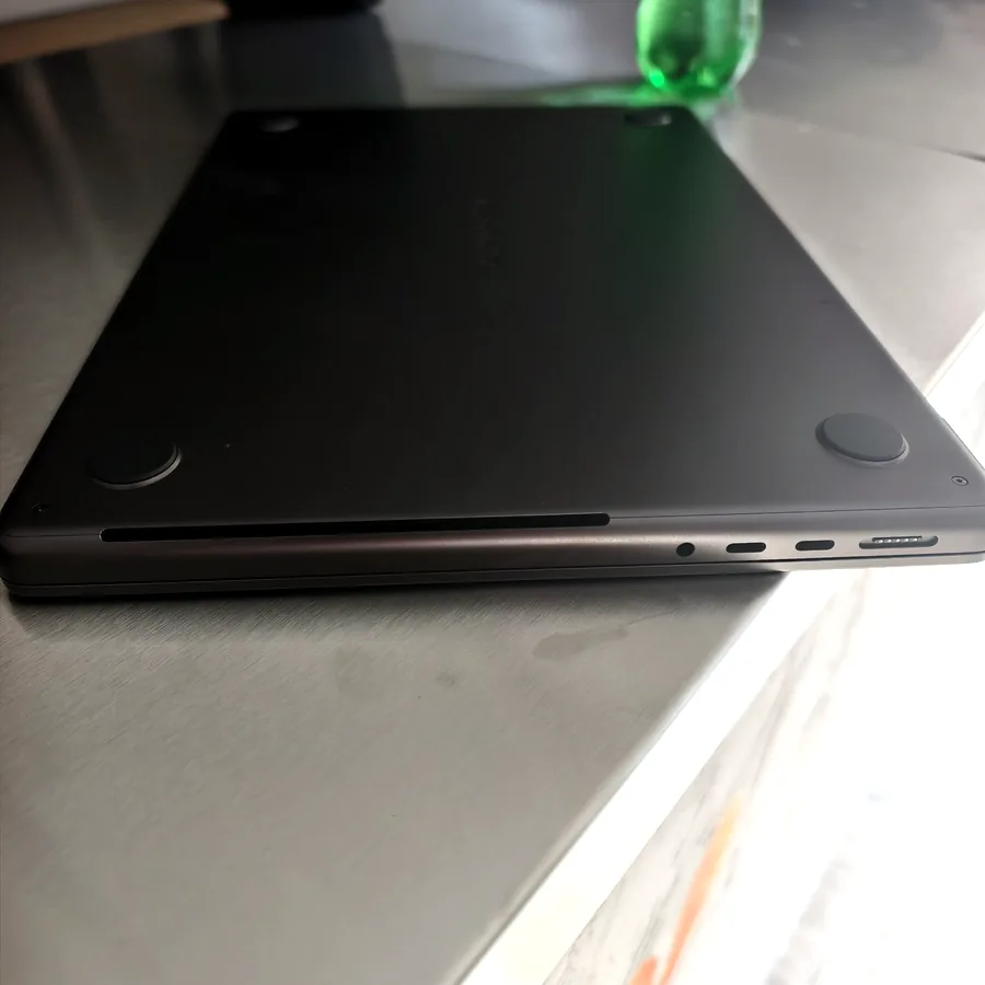 MacBook Pro 14 M5, 16/512, отличное состояние