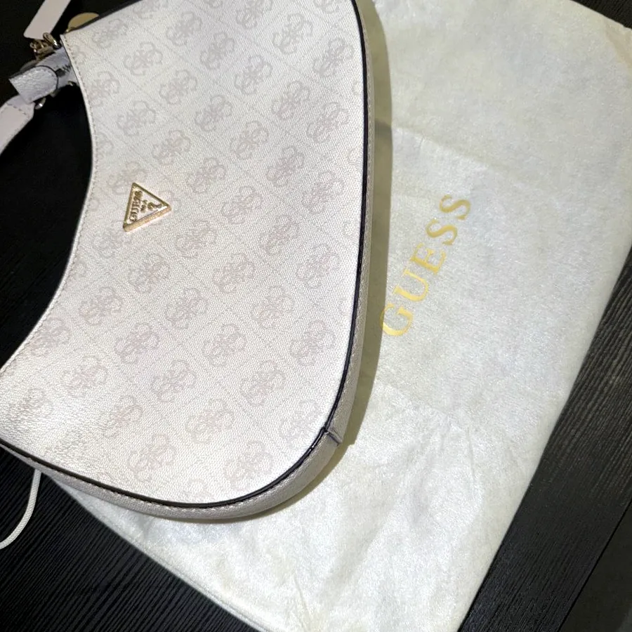 Сумка женская GUESS, состояние хорошее