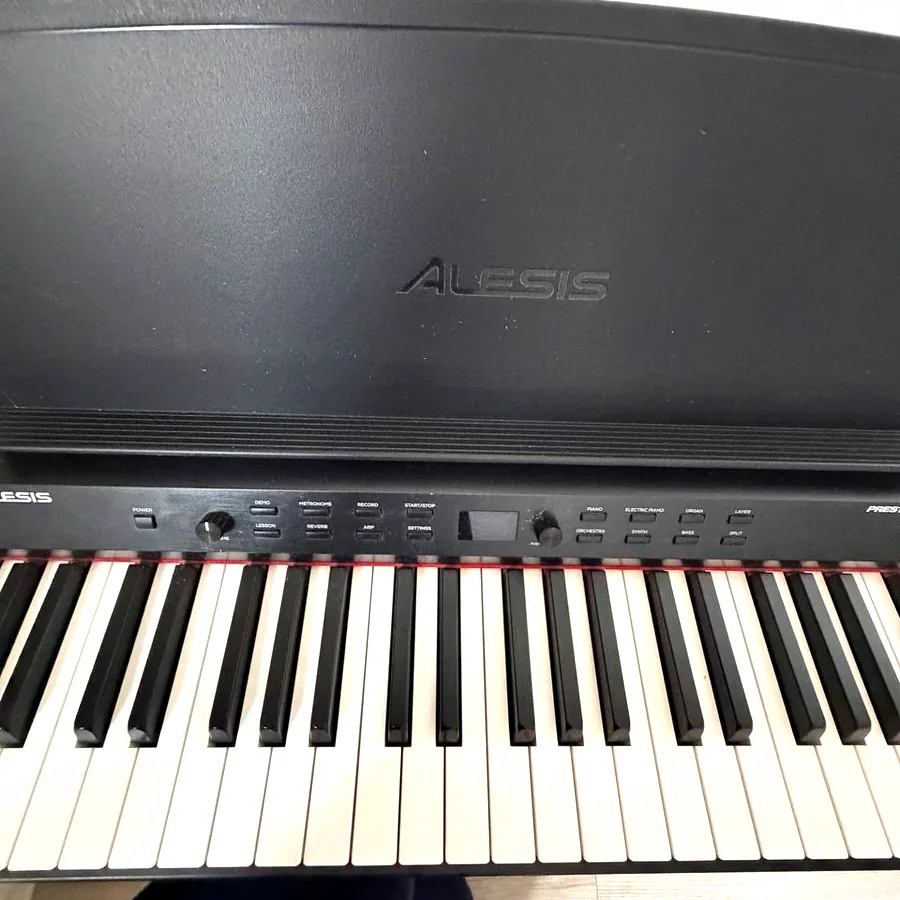 Электронное пианино Alesis с подставкой