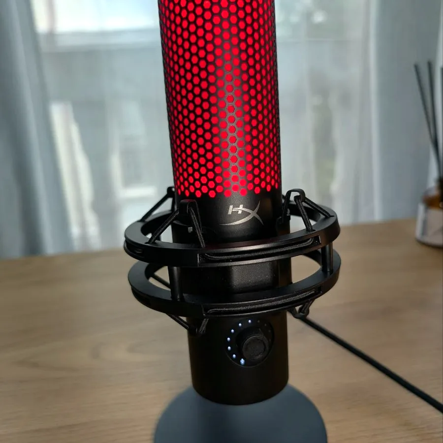 Микрофон HyperX QuadCast 2, красный