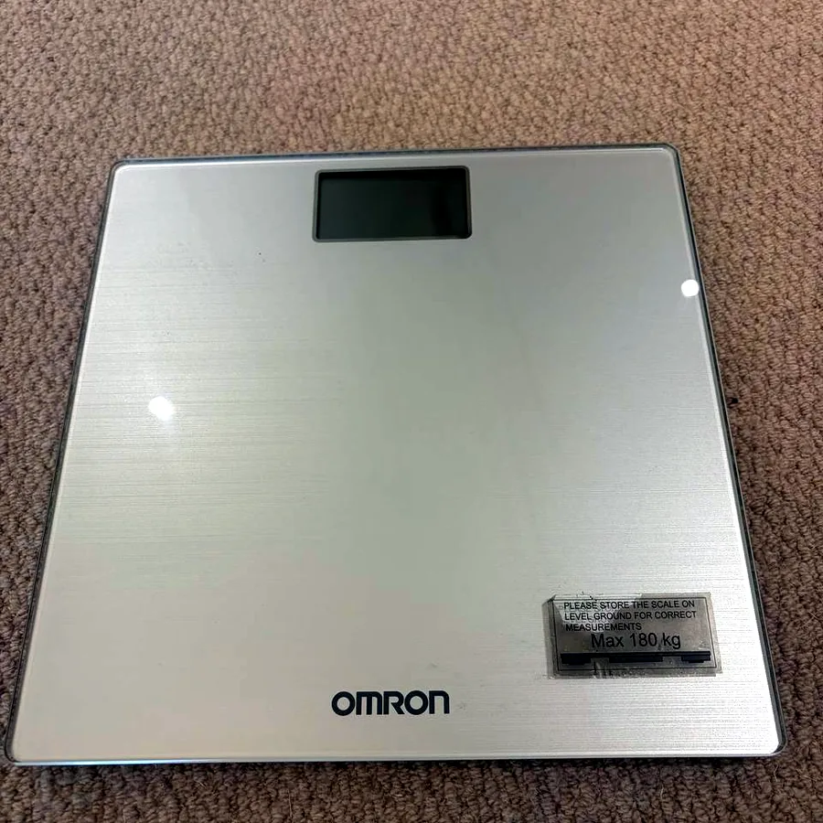 Весы Omron